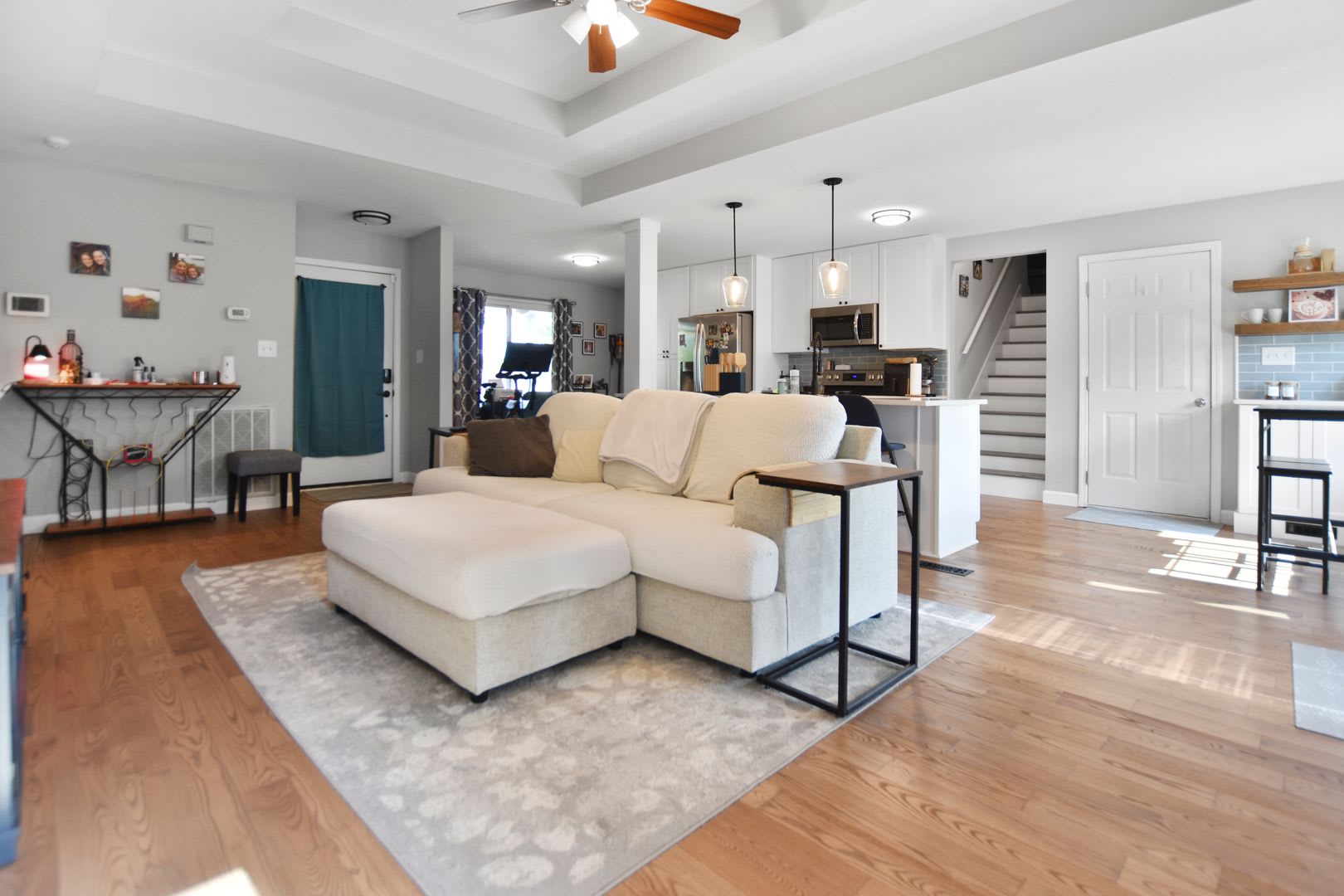 Pet Friendly Three Bedroom with Bonus! – photo 3
