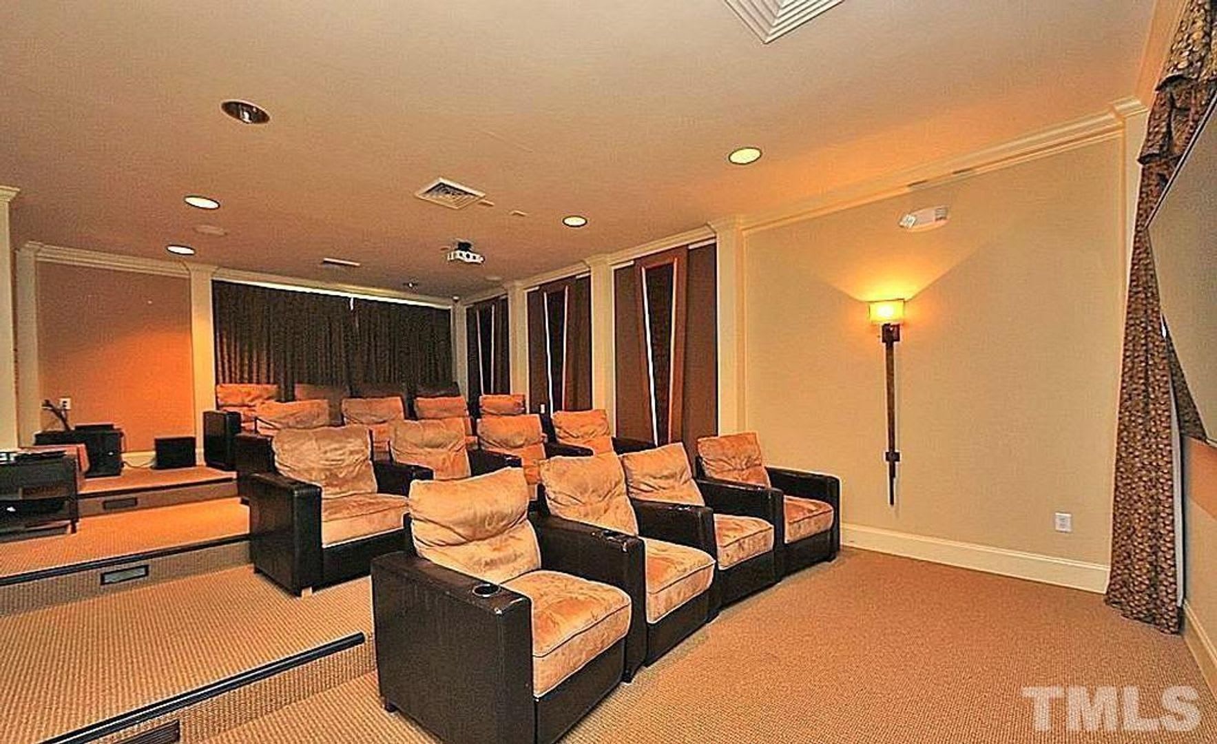 Room in 4 Bedroom Home at Grande Chateau Ln – photo 3