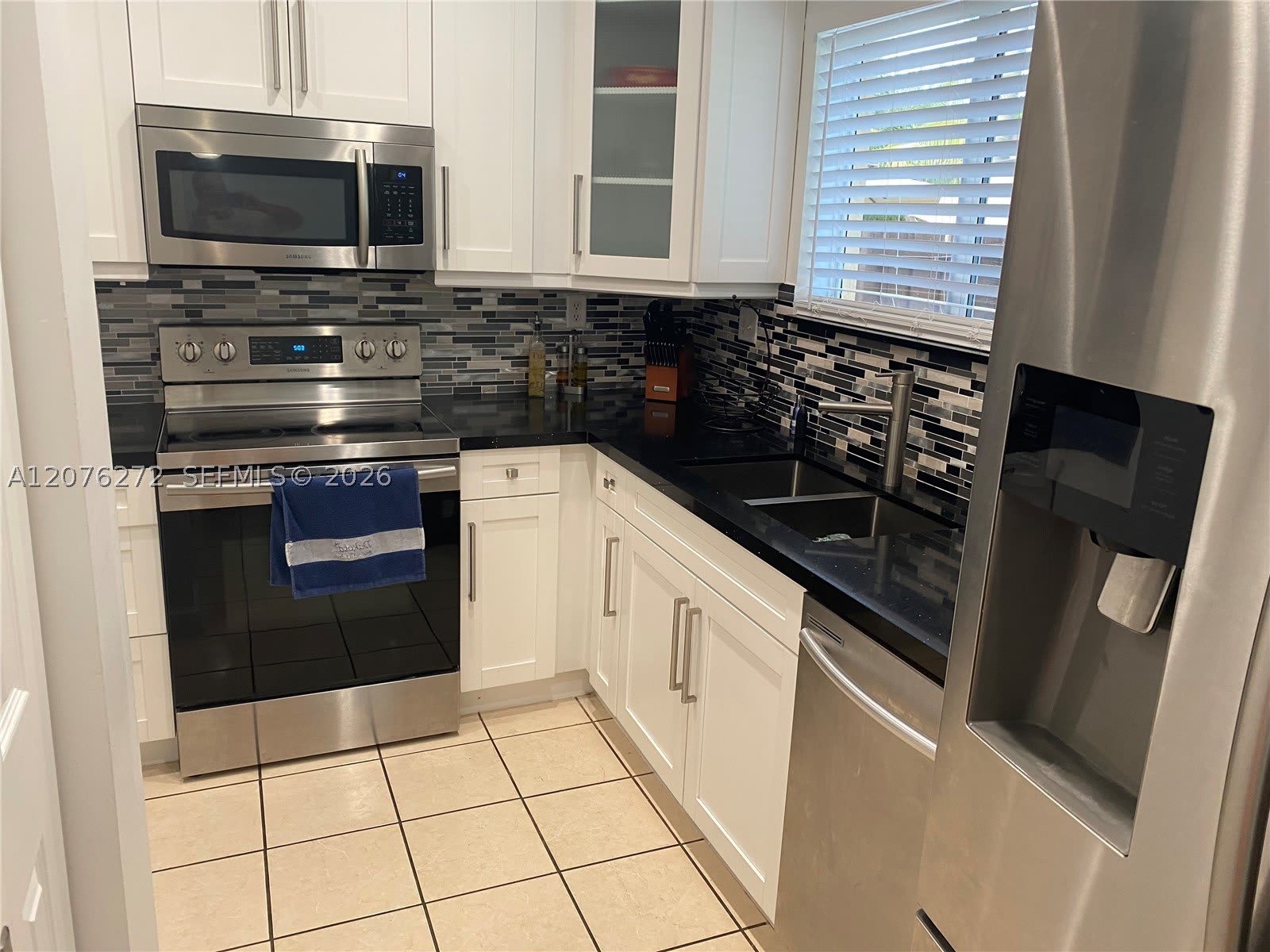 2529 NE 41st Ter – photo 5