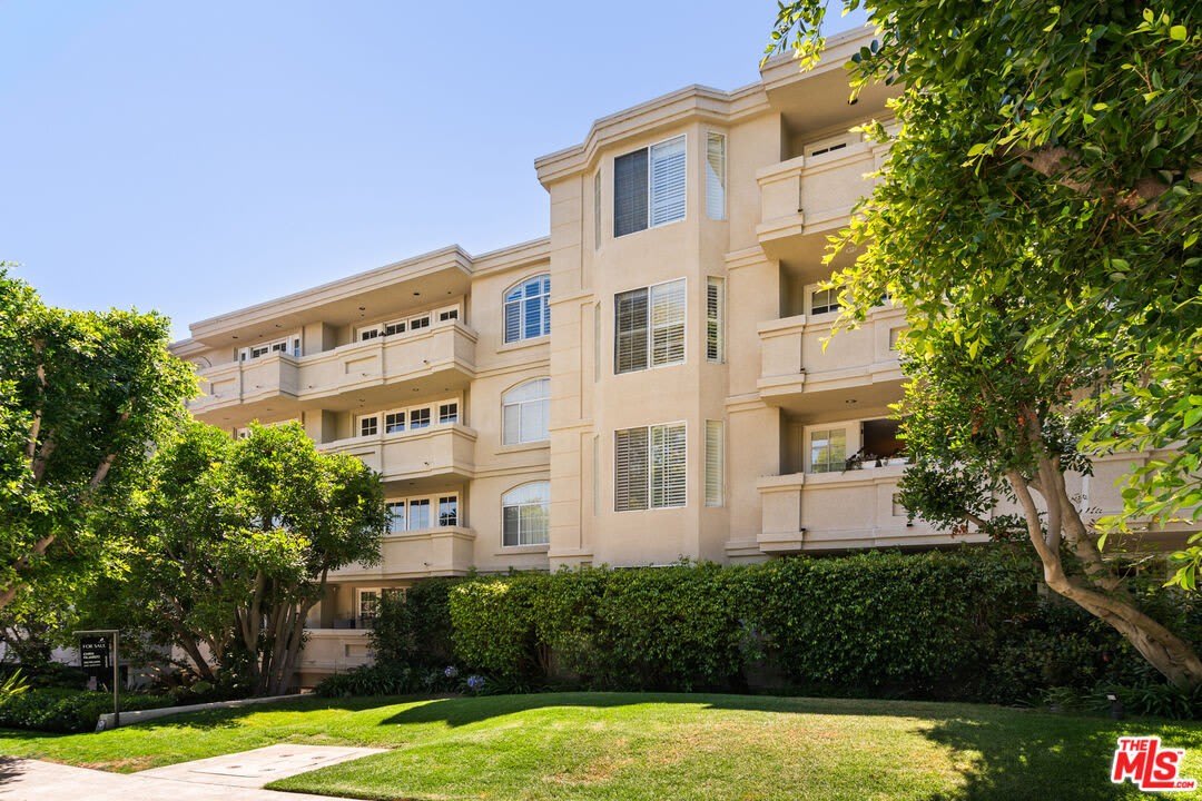 575 S Barrington Ave – photo 1