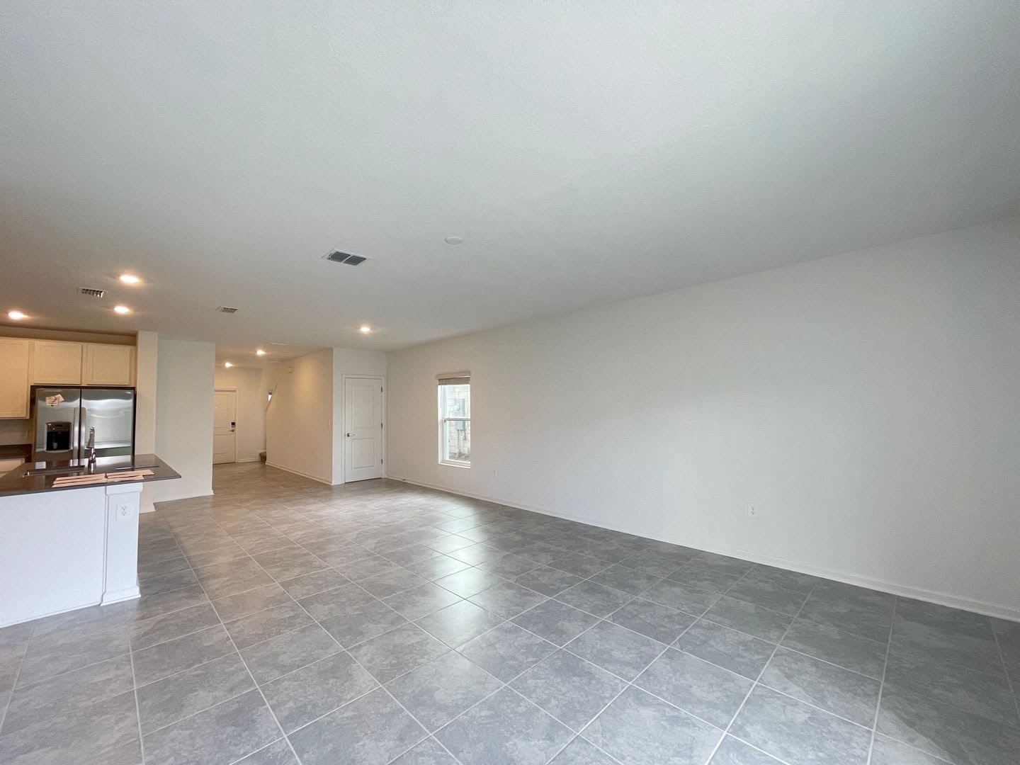 Large 6 Bedrooms Single Family Home In Davenport Close To Posner Shopping Village – photo 3