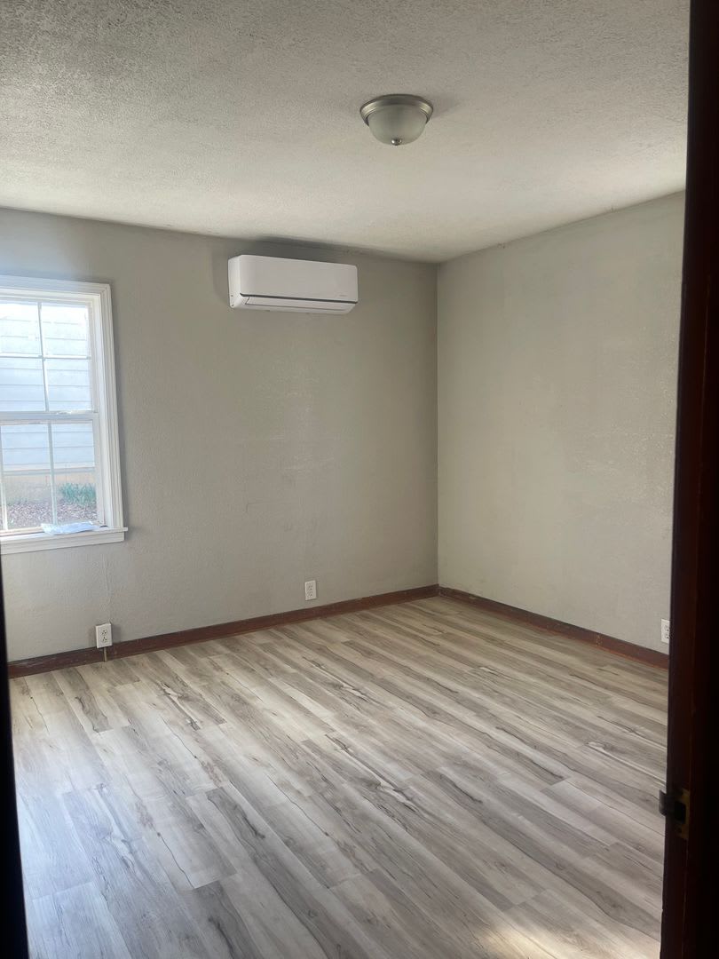 Charming 2 Bed 1 Bath Home Aurora Mo – photo 3