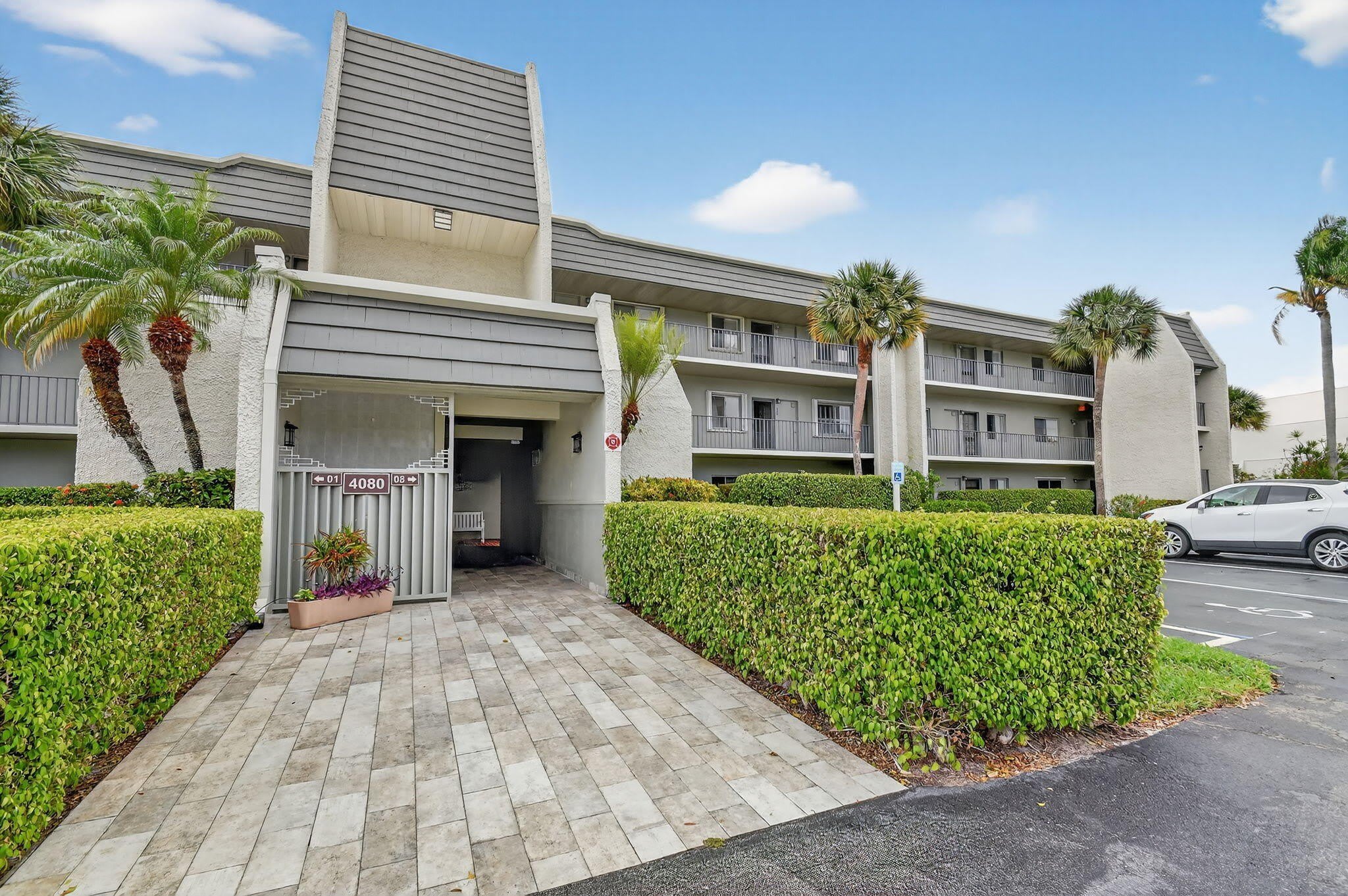 4080 Tivoli Court – photo 1