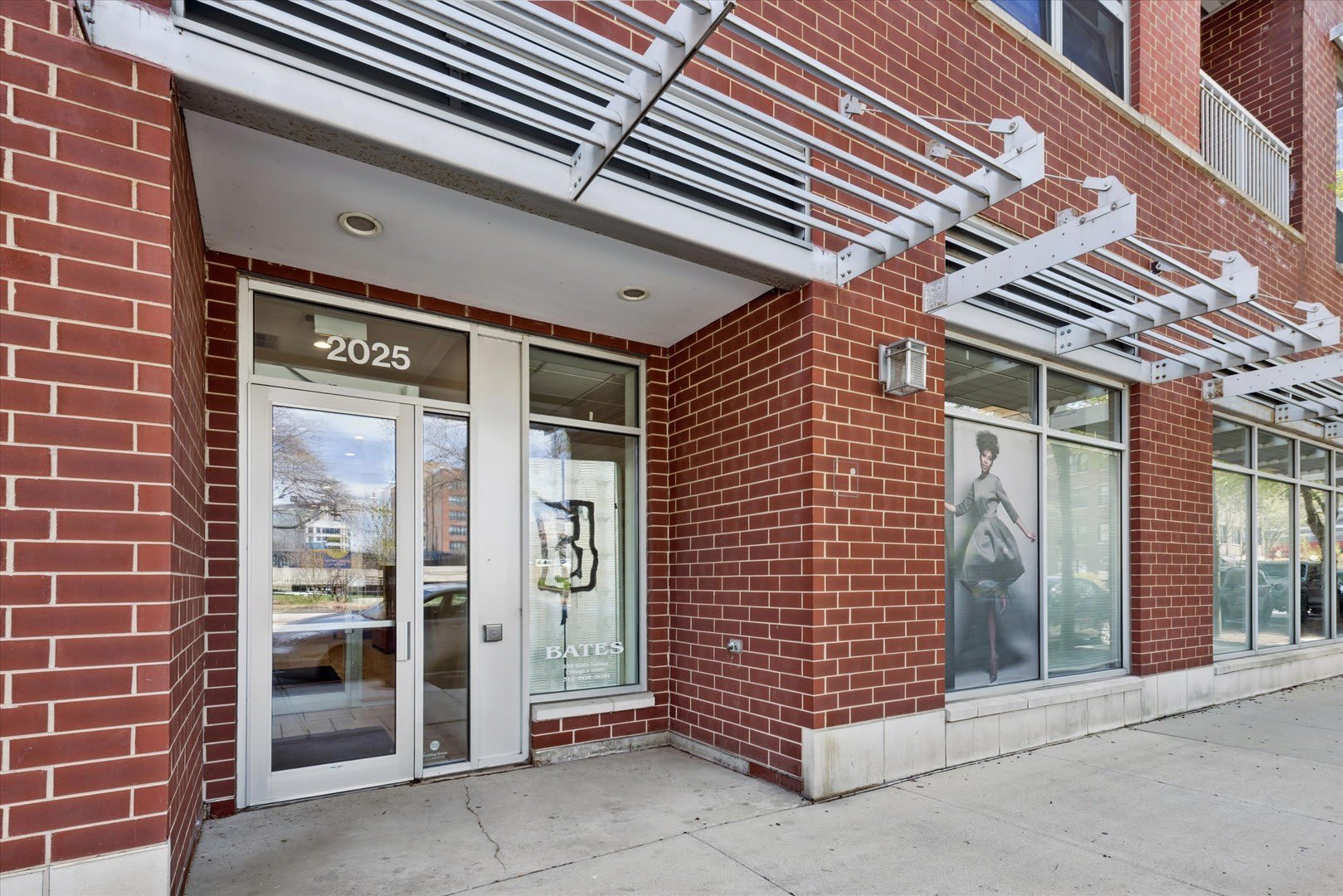2025 S Indiana Avenue – photo 2