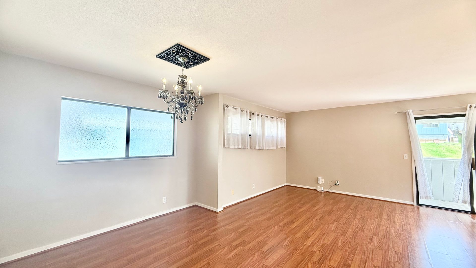 3br/2.5ba with garage, yard, solar panels in Aiea Heights! Pets Negotiable! – photo 3