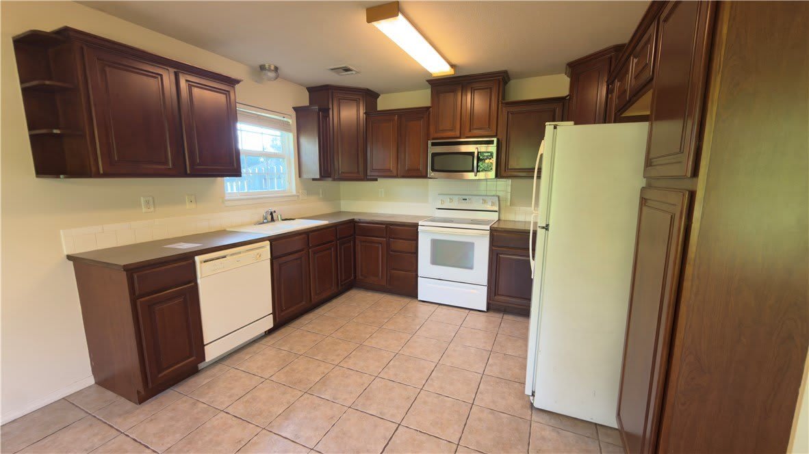 1505 Elington Street – photo 4