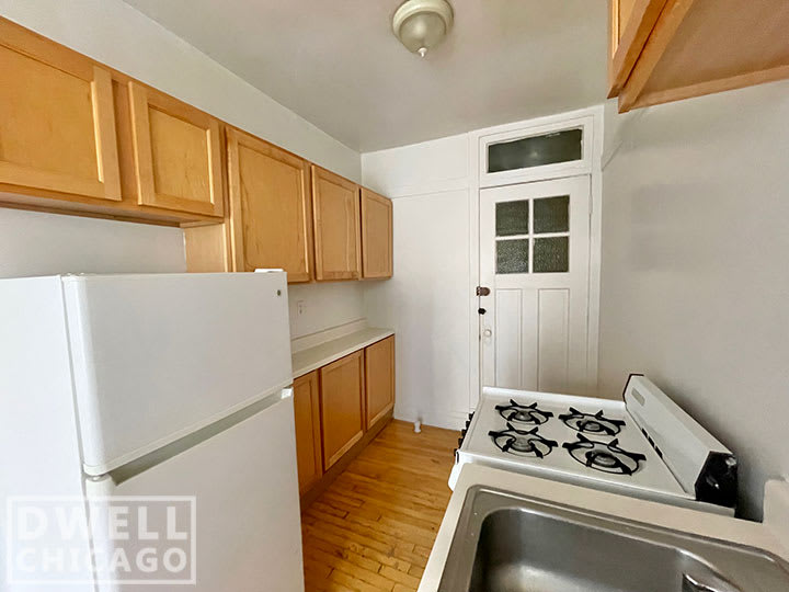 6526 N Lakewood Ave – photo 1