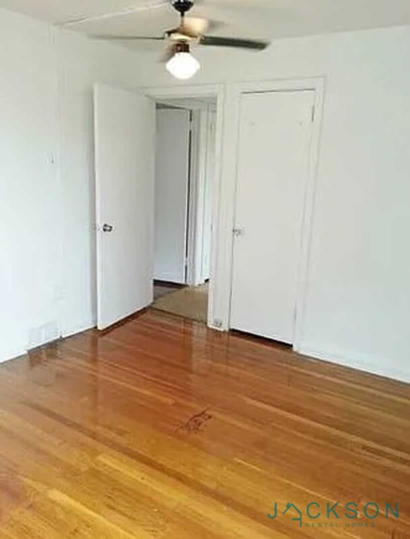 7900 Gilbert St. – photo 1
