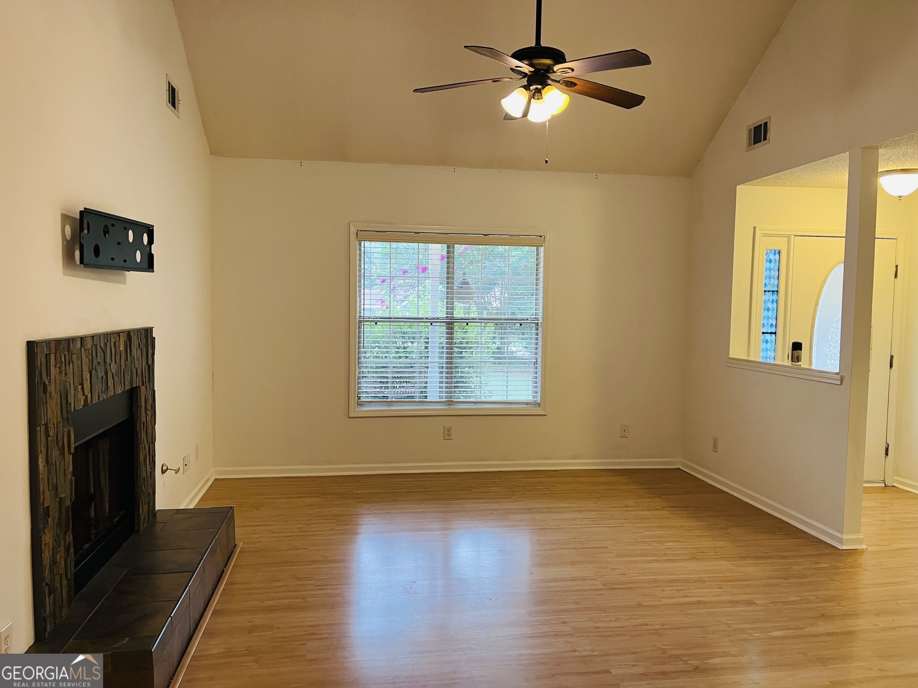 145 Riverside Drive – photo 5