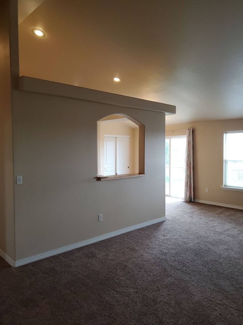 August Rent FREE – photo 3