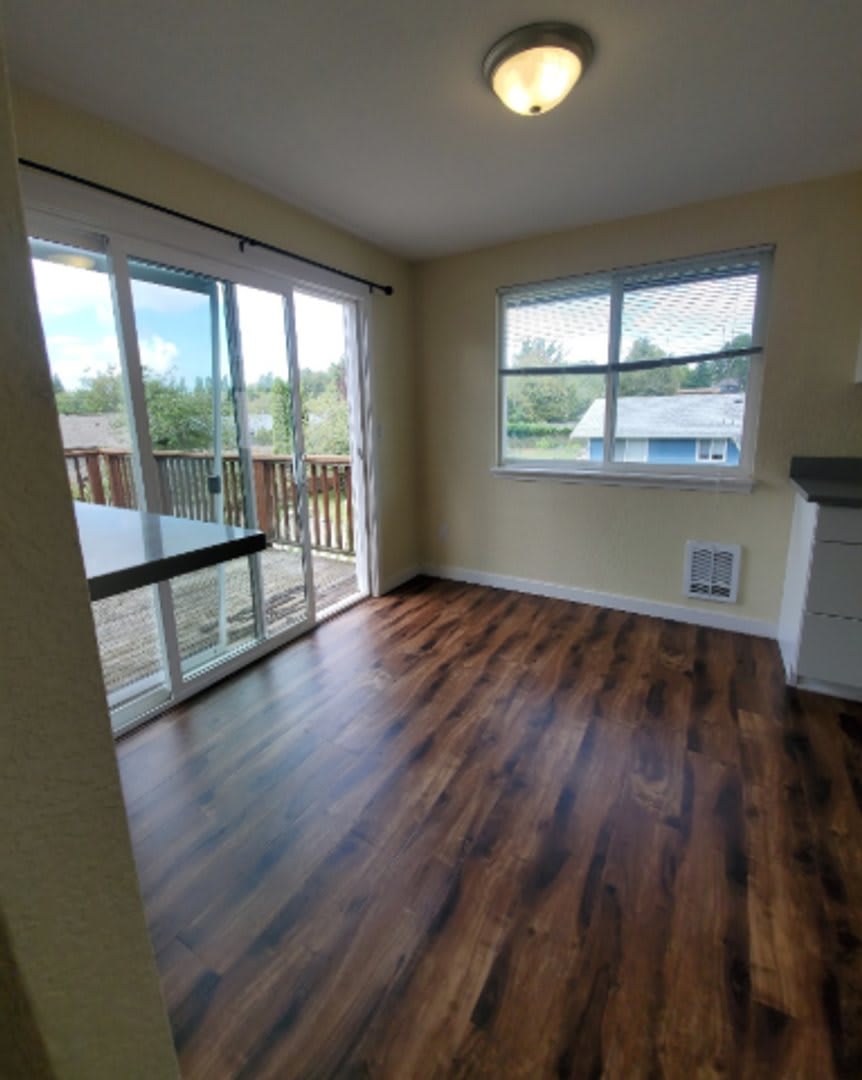 Limited Time Offer 25 Application Fee Apply Today Signed Lease Receive A 2 000 Gift Card To Fred Meyers – photo 1
