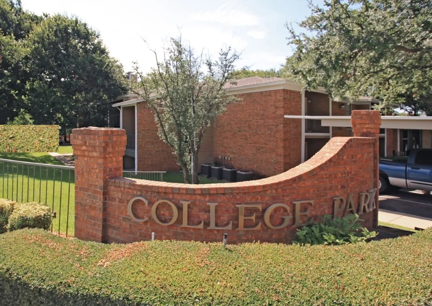 College Park Apartments – photo 1