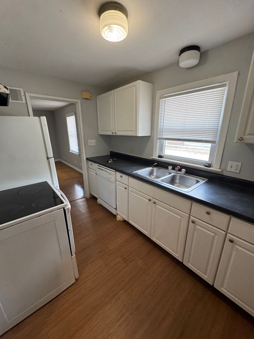 3 Bedroom Home With Washer Dryer Attached Garage Minutes From Campus – photo 5