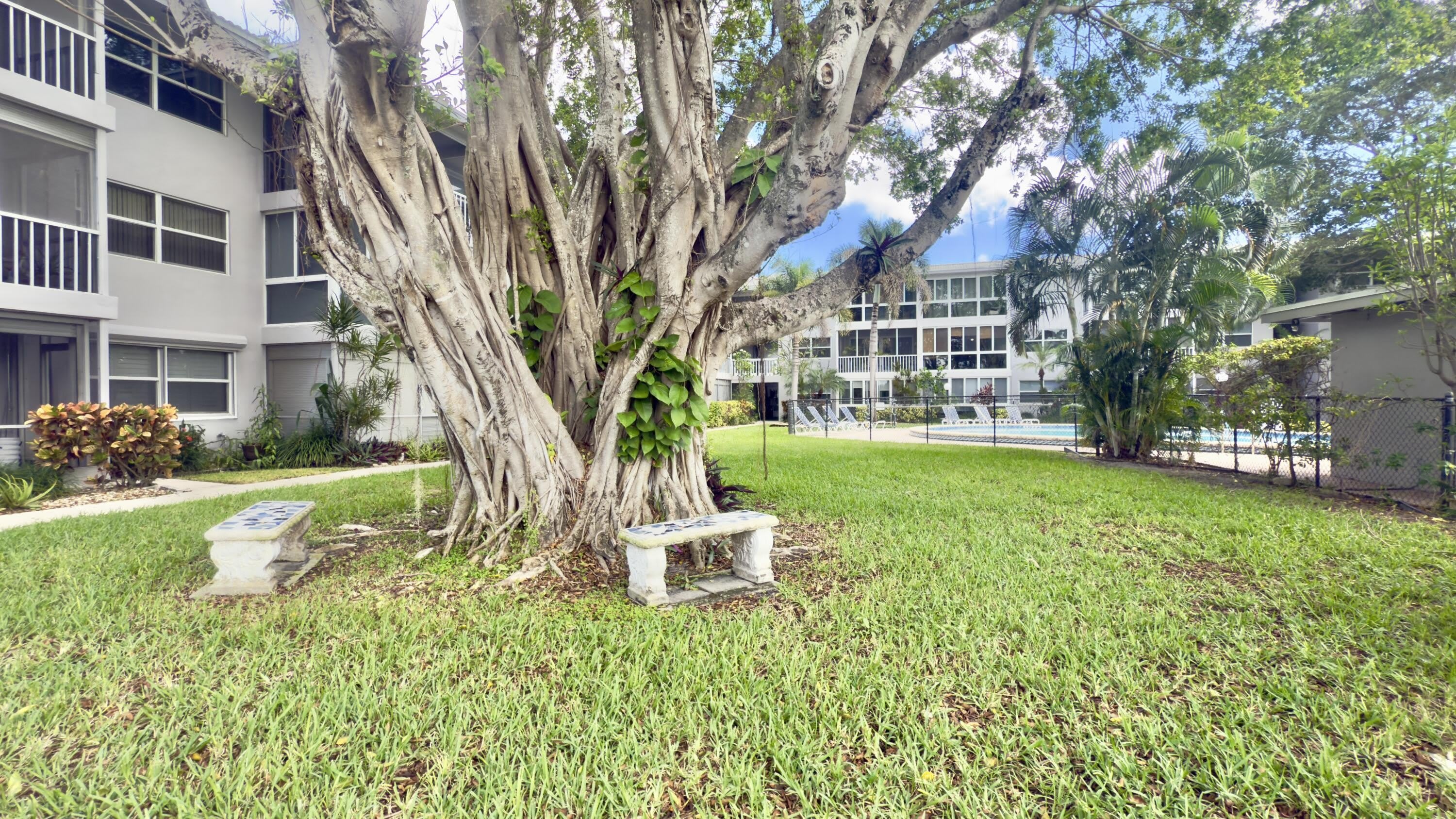 1200 SW 12th Street SW – photo 2