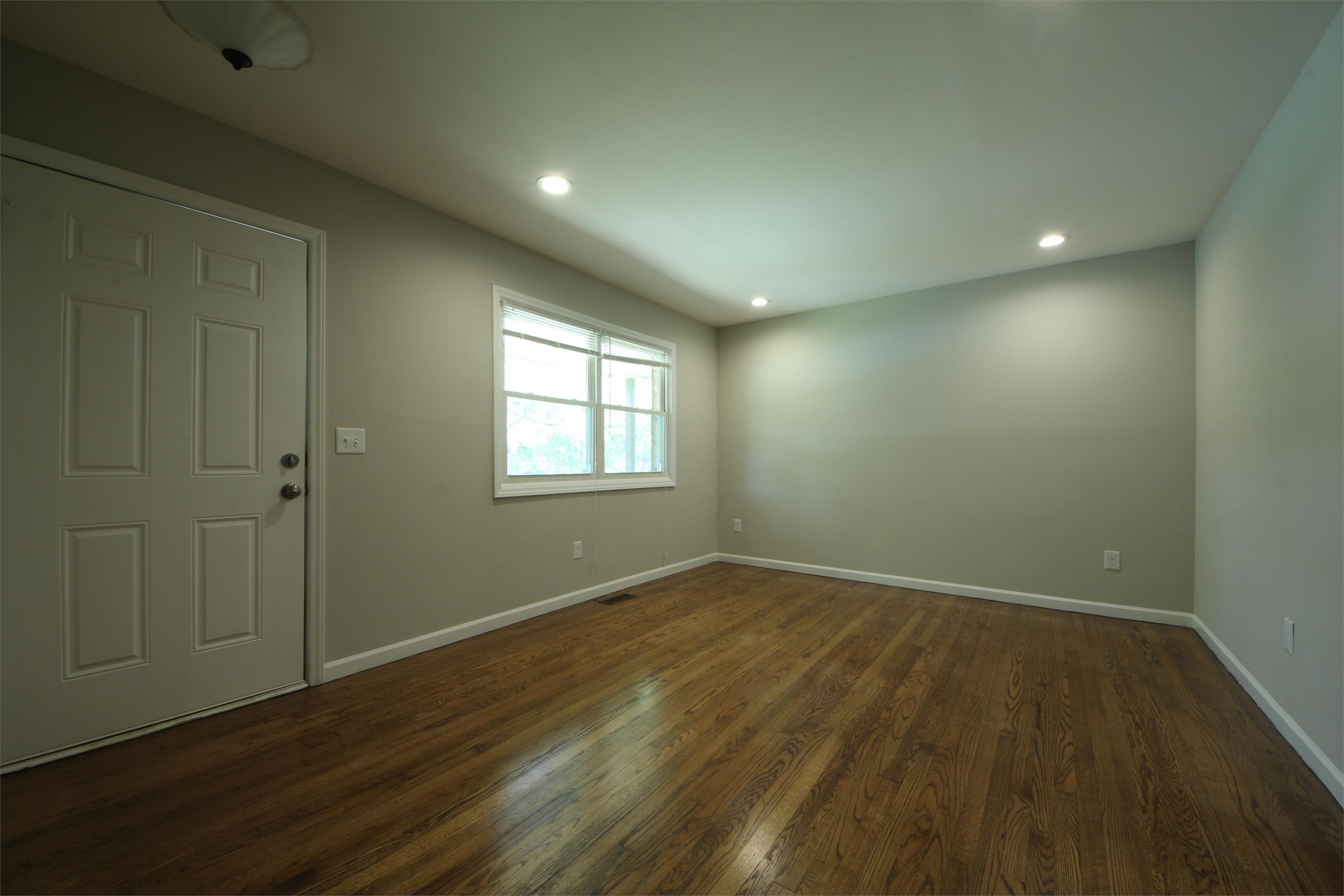 4736 Monmouth Dr – photo 2
