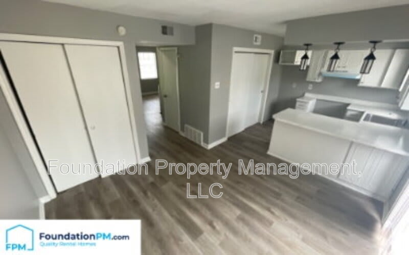 992 University Street – photo 1