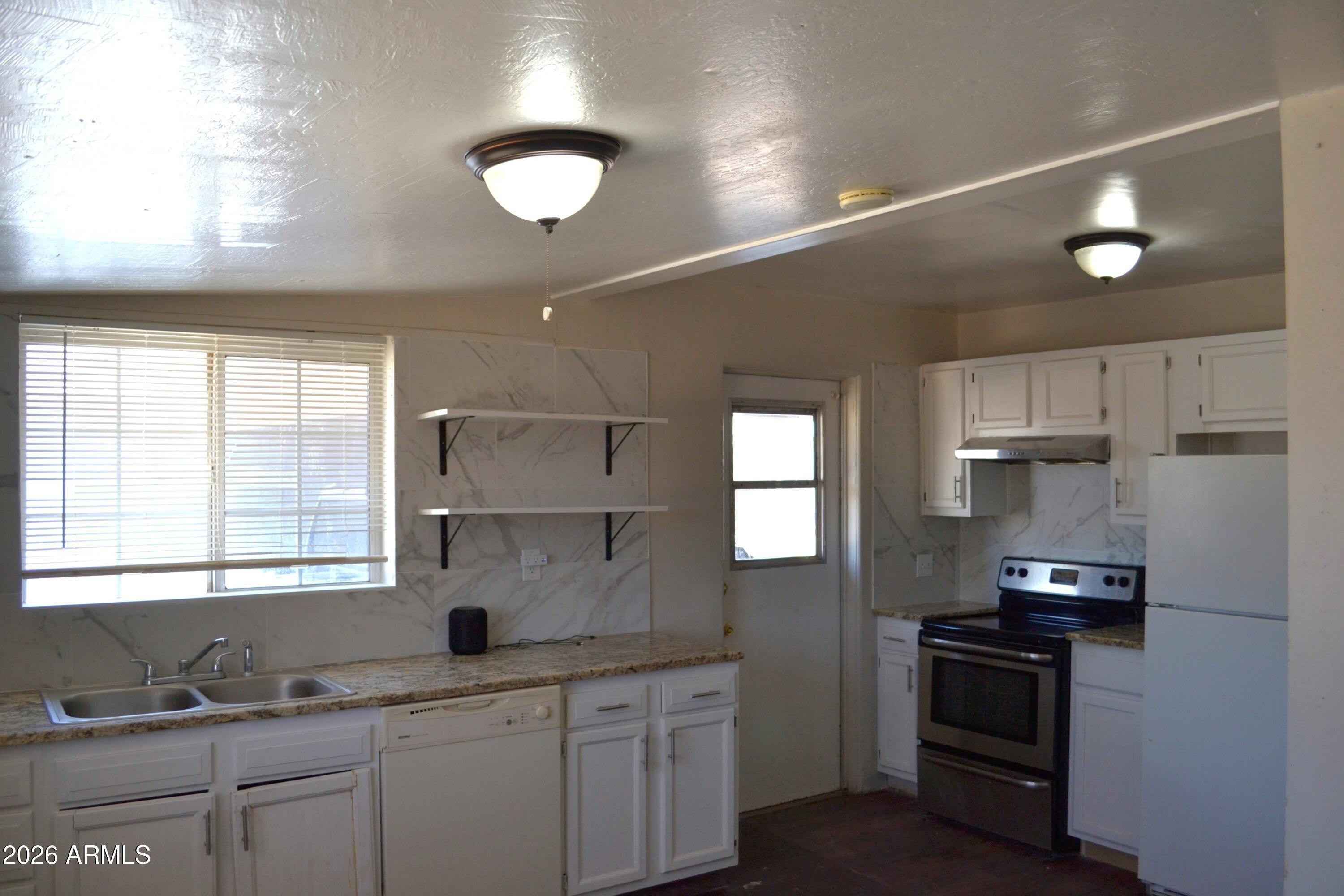 711 E 4th Street – photo 3
