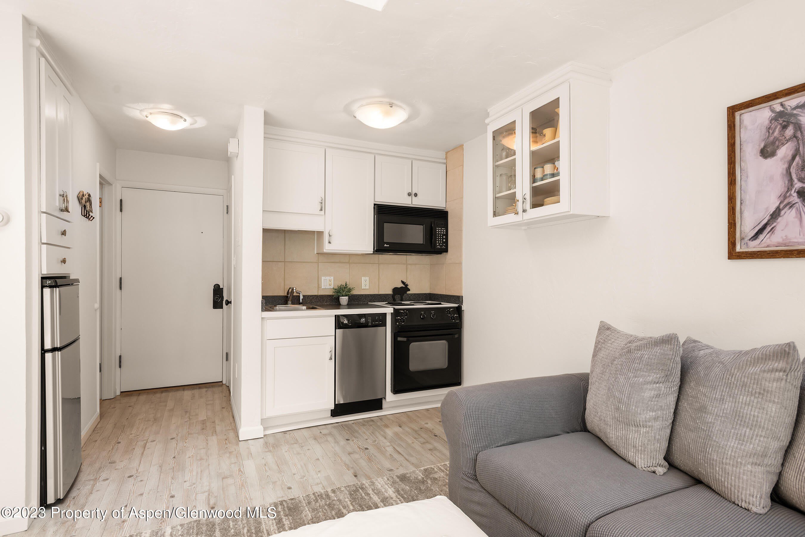 725 E Main Street – photo 4
