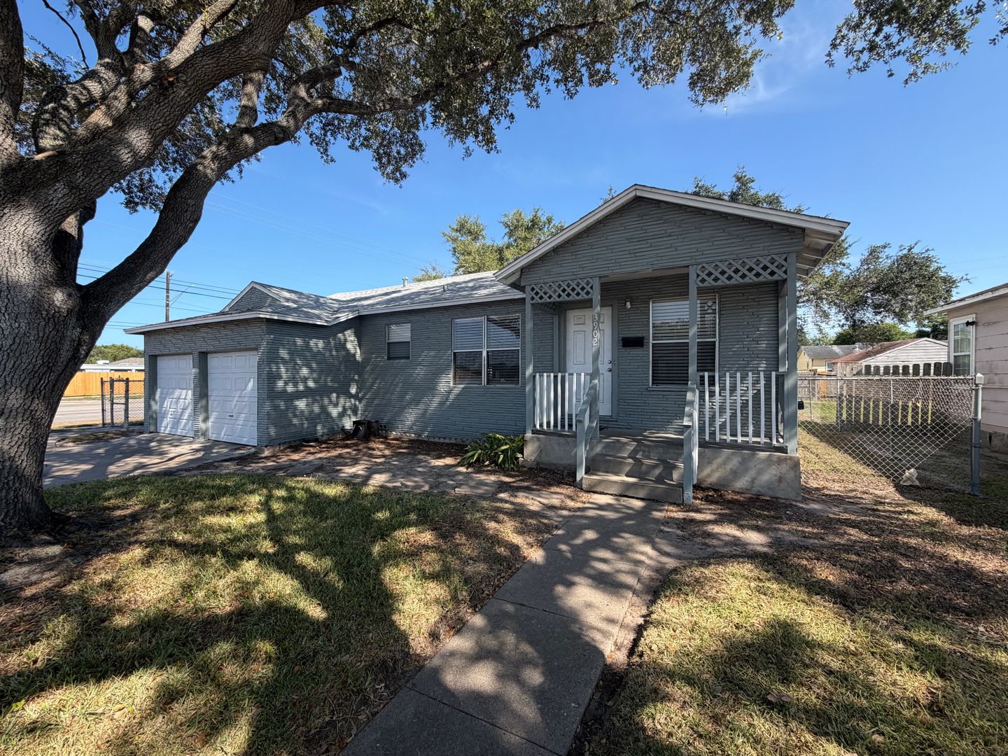 3 BEDROOM 2 BATH IN COLLIER PARK – photo 2