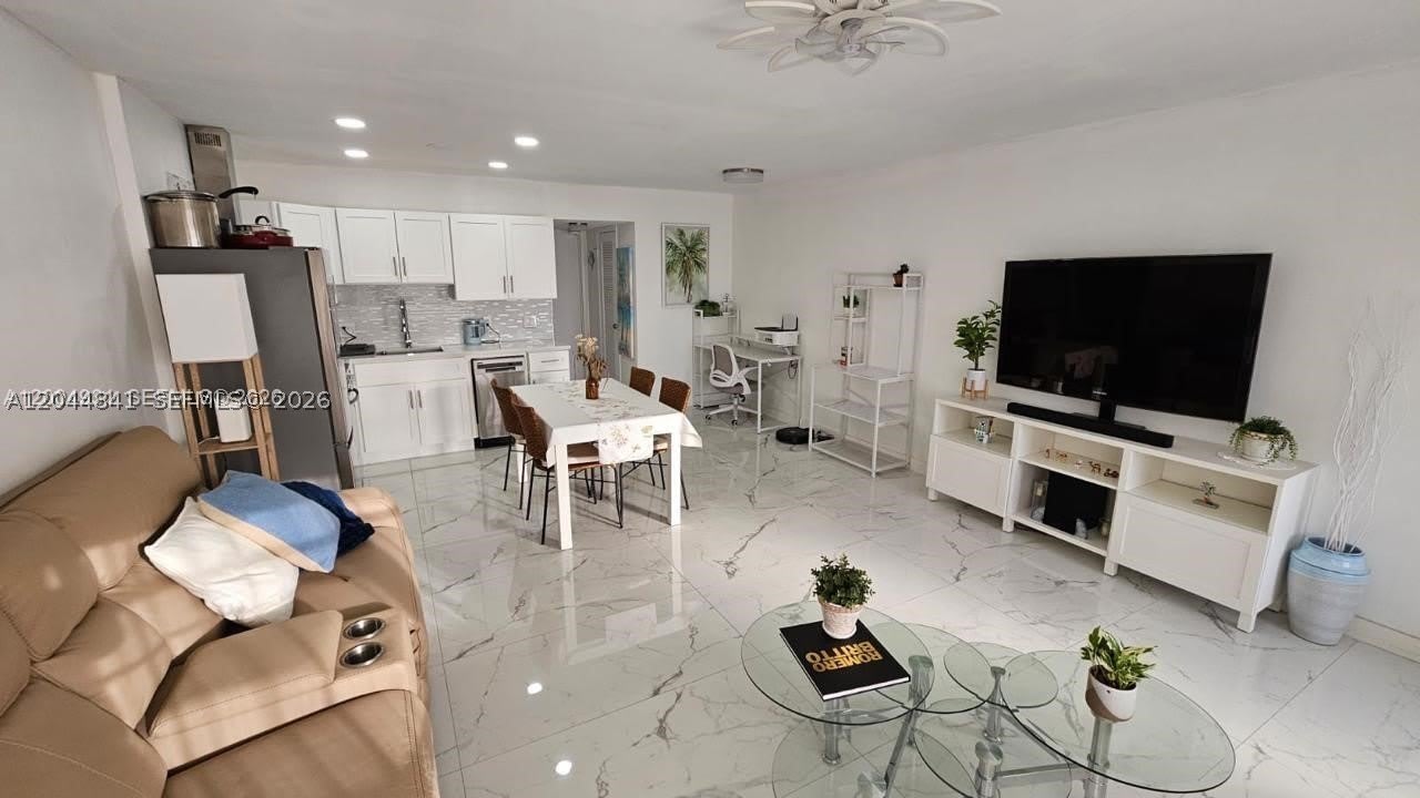 340 Oakridge S – photo 1
