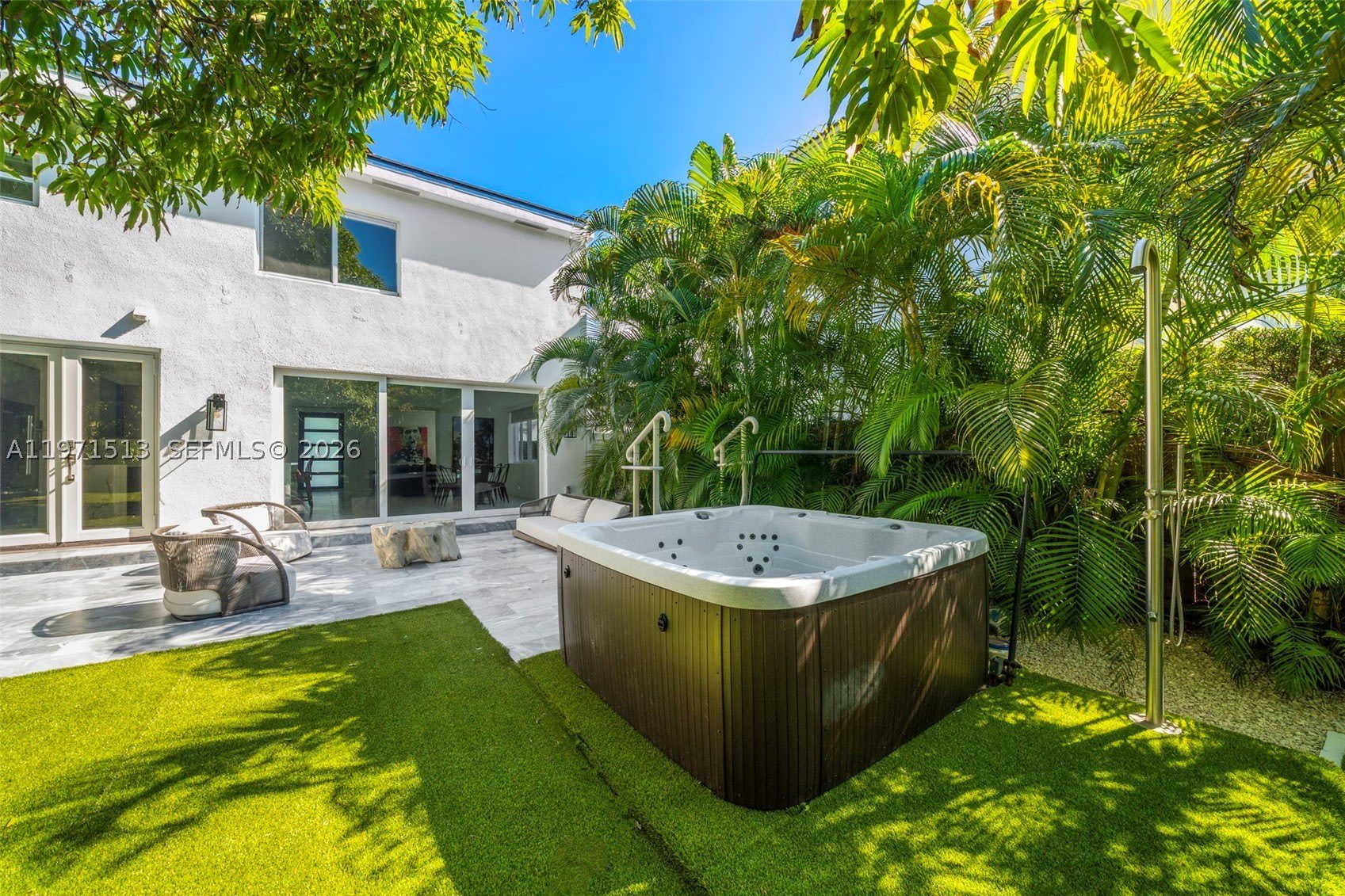3166 Royal Palm Ave – photo 2