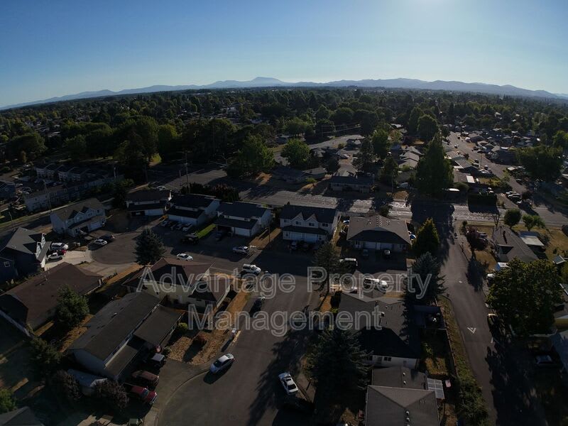 2834 Raleigh Ct Se – photo 2