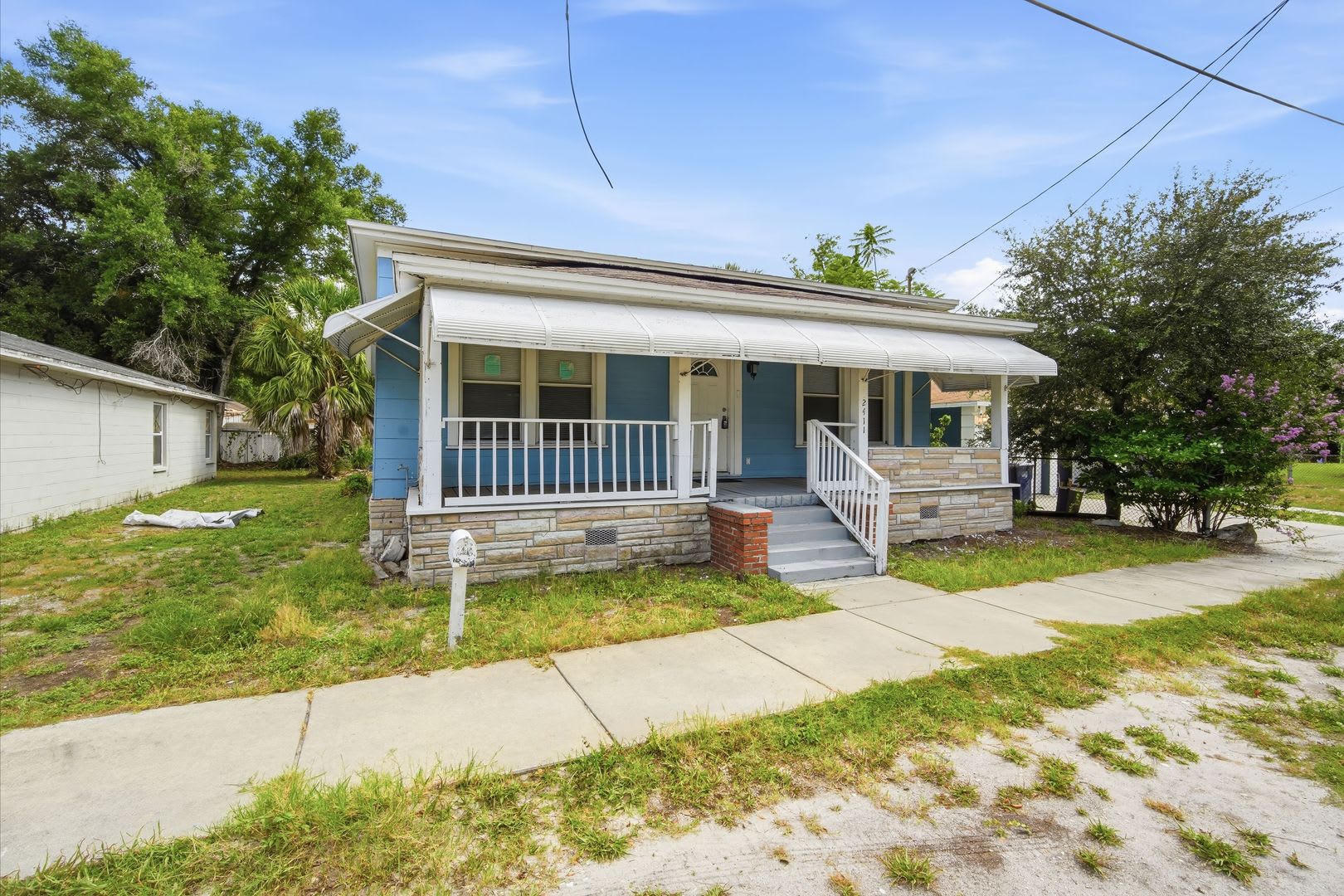 Charming 3-Bedroom Home in Historic Ybor City with Open Floor Plan & Vaulted Ceilings – photo 2