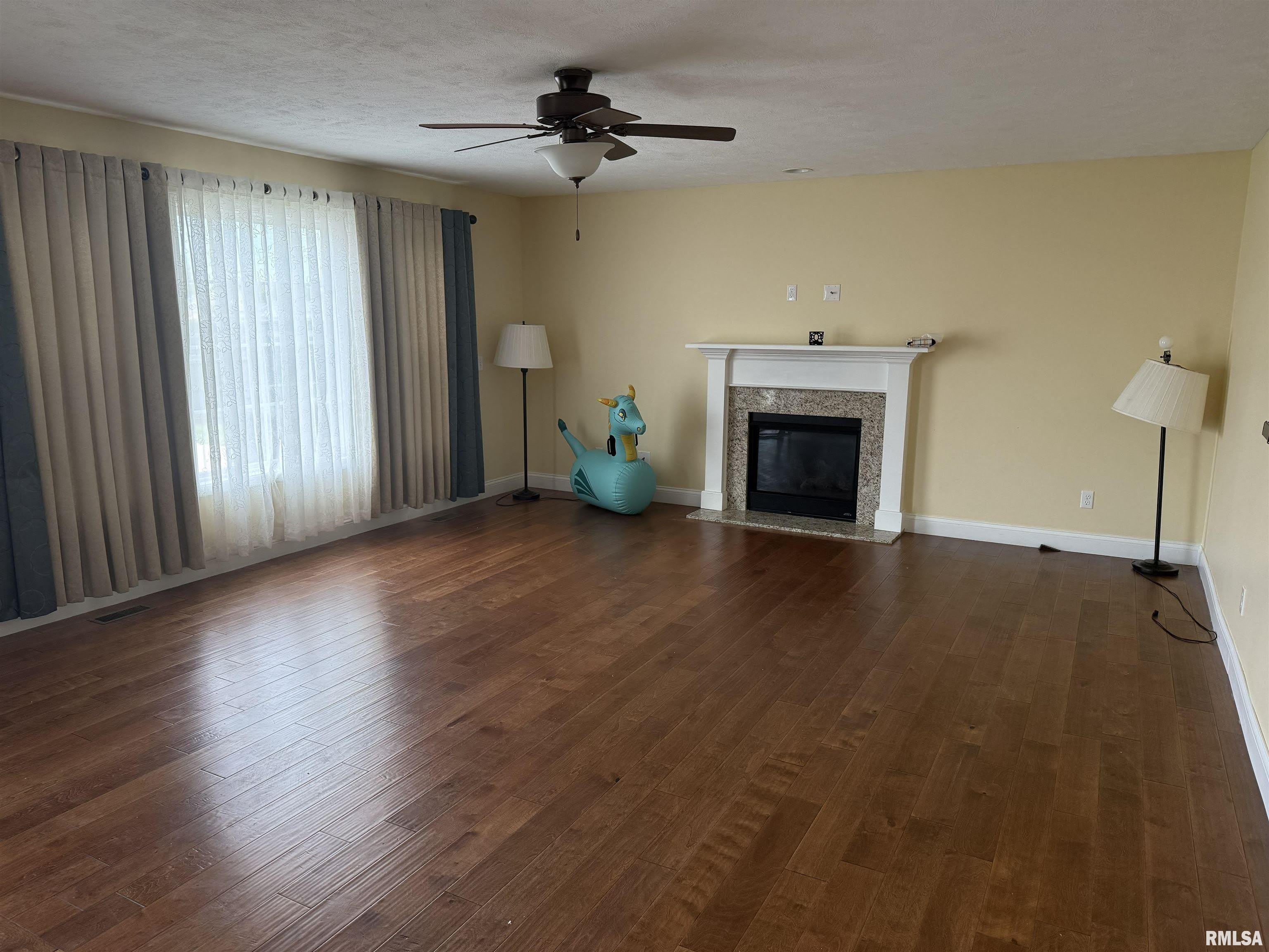 911 Boxwood Court – photo 2