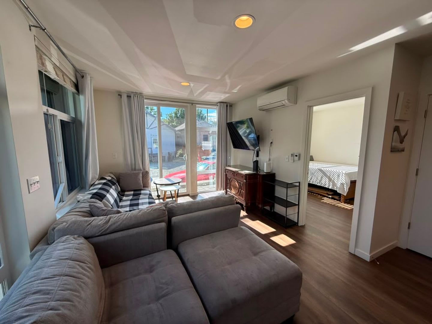 Fully Furnished 9 Bed 3 Bath U District Home – photo 4