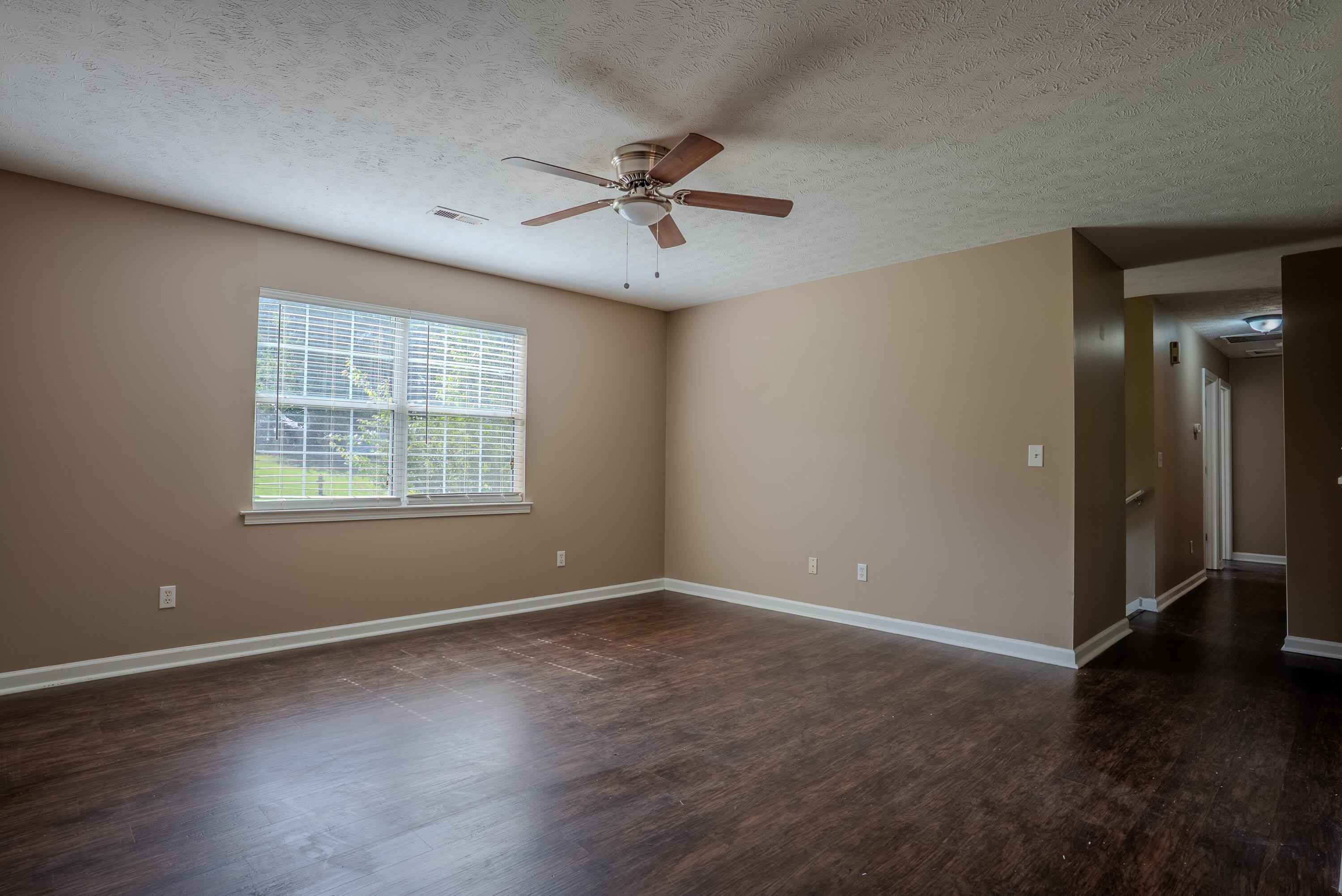 1433 Dustin Drive – photo 2