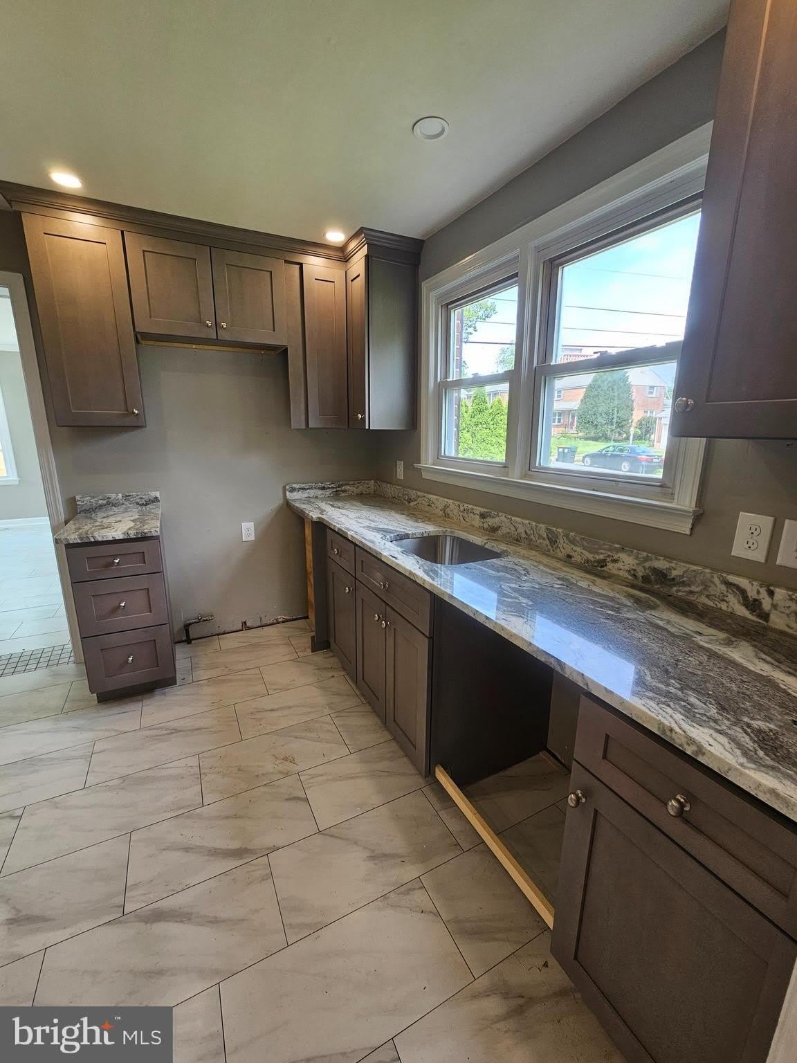 132 DEVONSHIRE Road – photo 5
