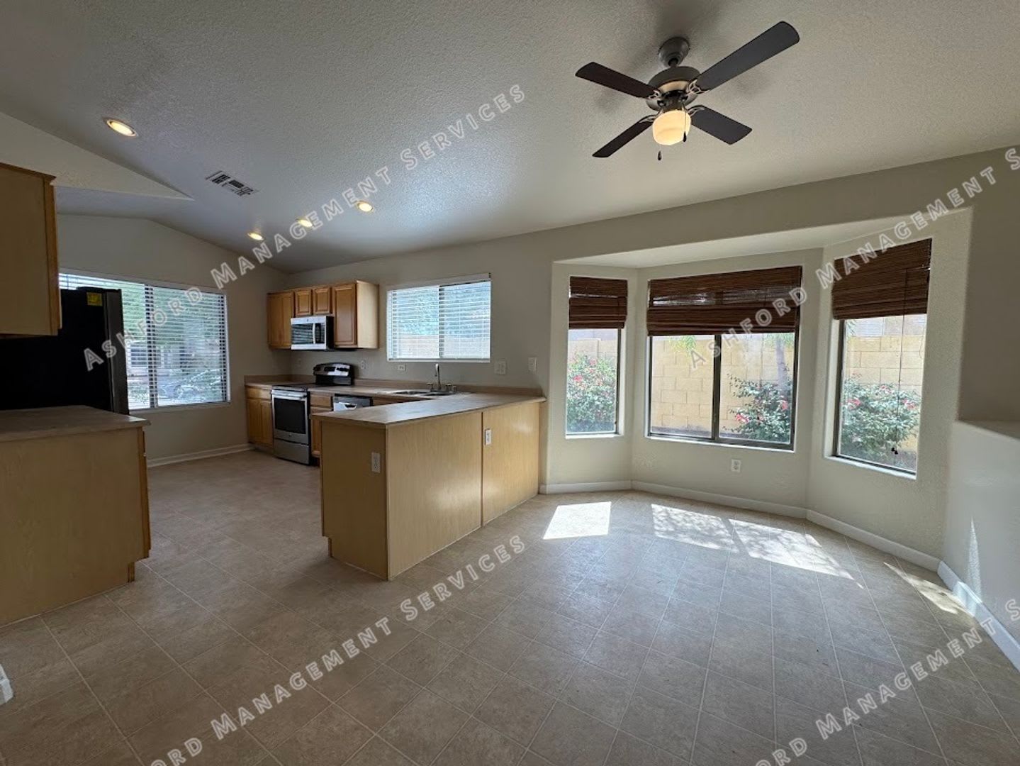 BEAUTIFUL 3 BEDROOM 2 BATHROOM HOME IN GOODYEAR – photo 4