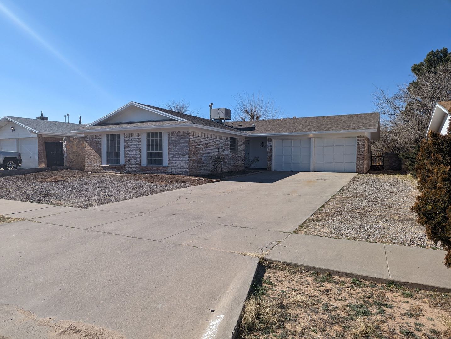 Spacious And Remodeled 4 Bedroom 2 Bath Fireplace Garage In Pebble North – photo 1