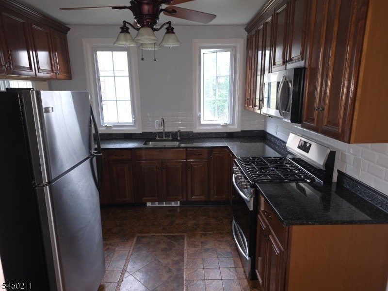 73 Curie Ave – photo 3