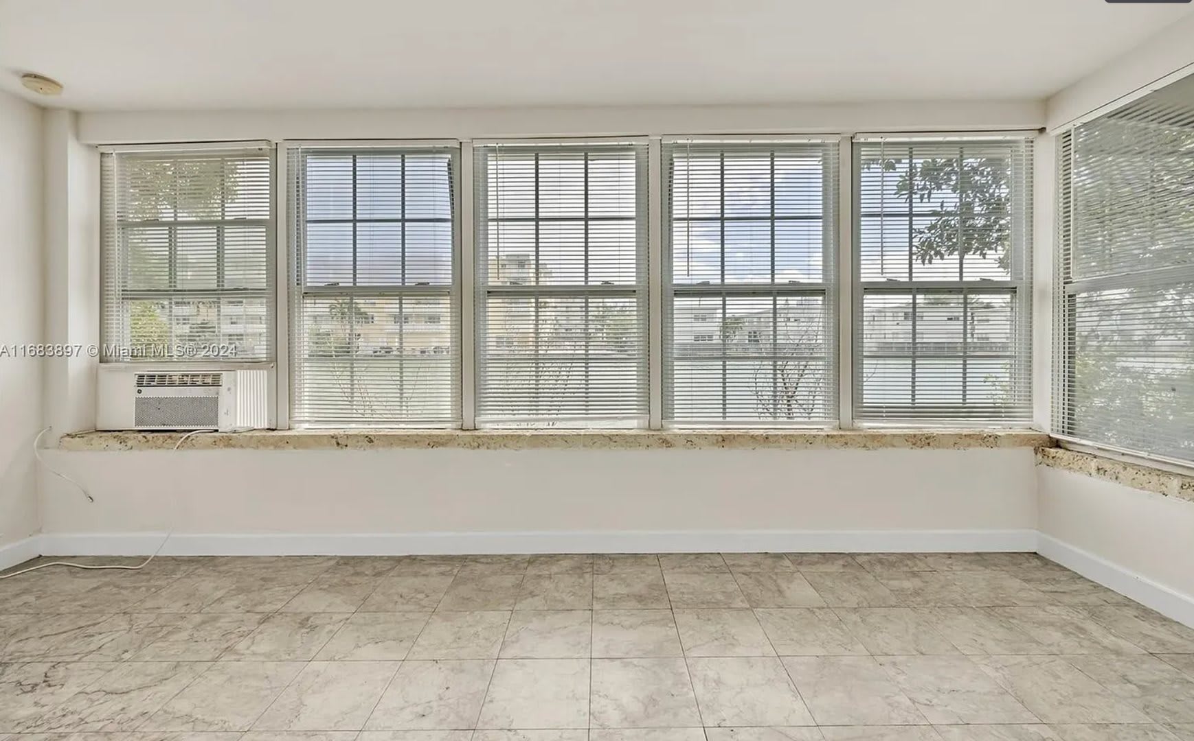 7885 Crespi Blvd – photo 4