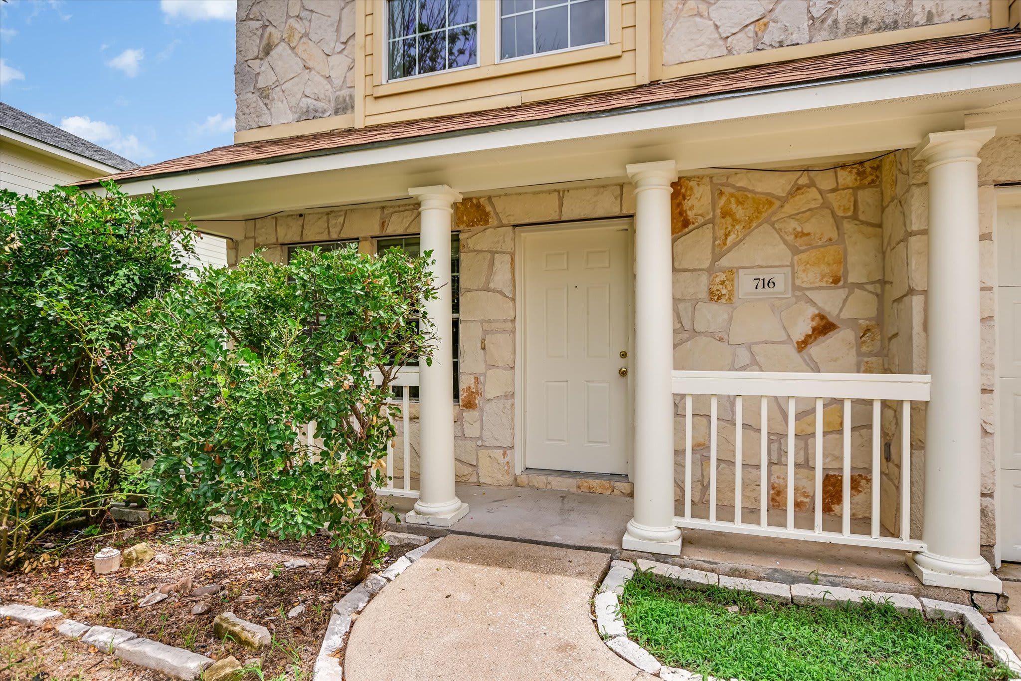 716 Honeysuckle Dr – photo 2