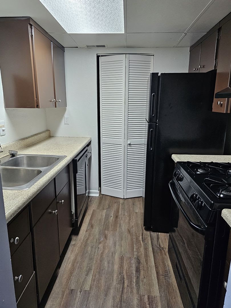 Hillcrest Apartments – photo 2