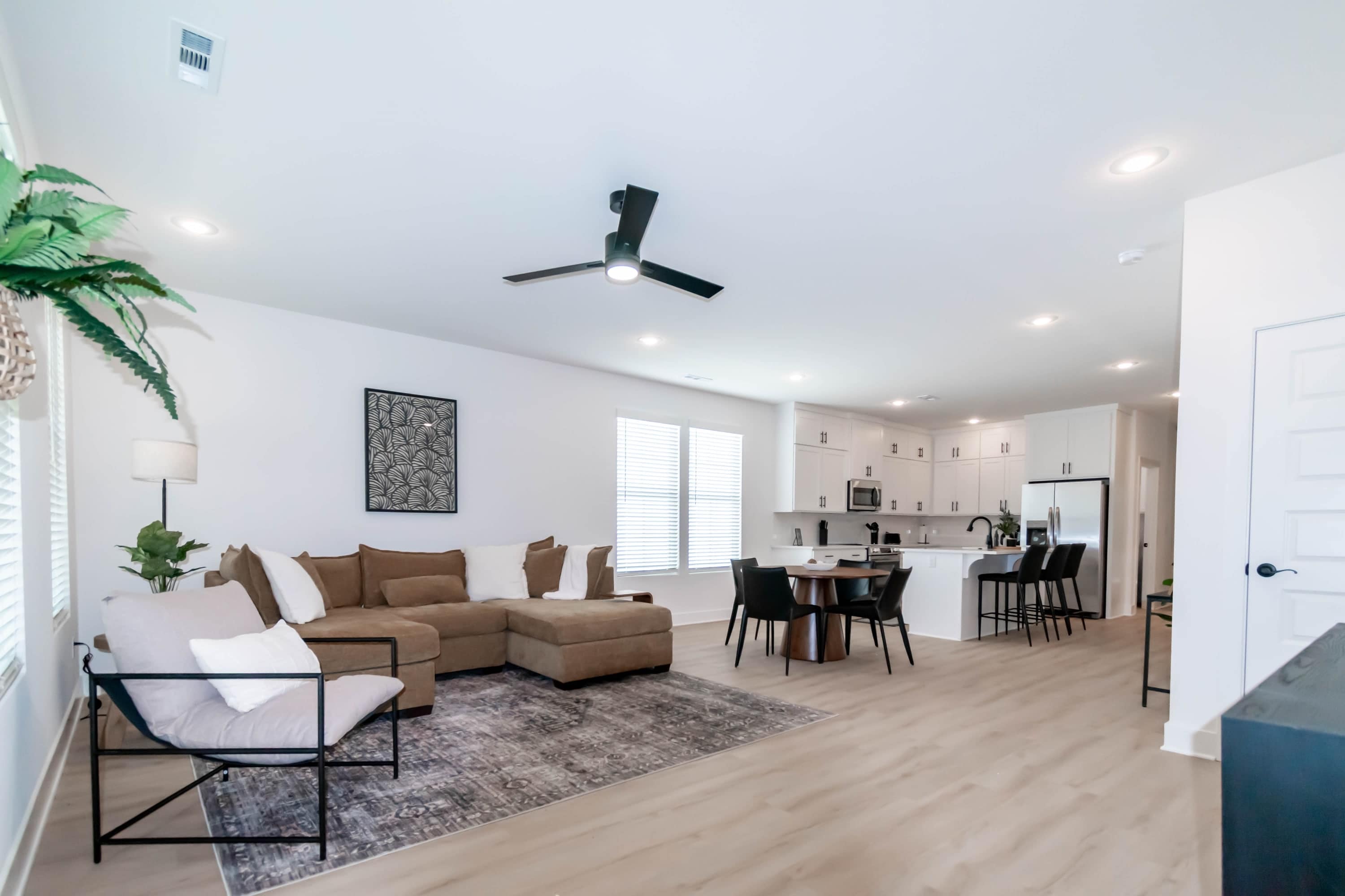 818 South Wood Avenue – photo 3