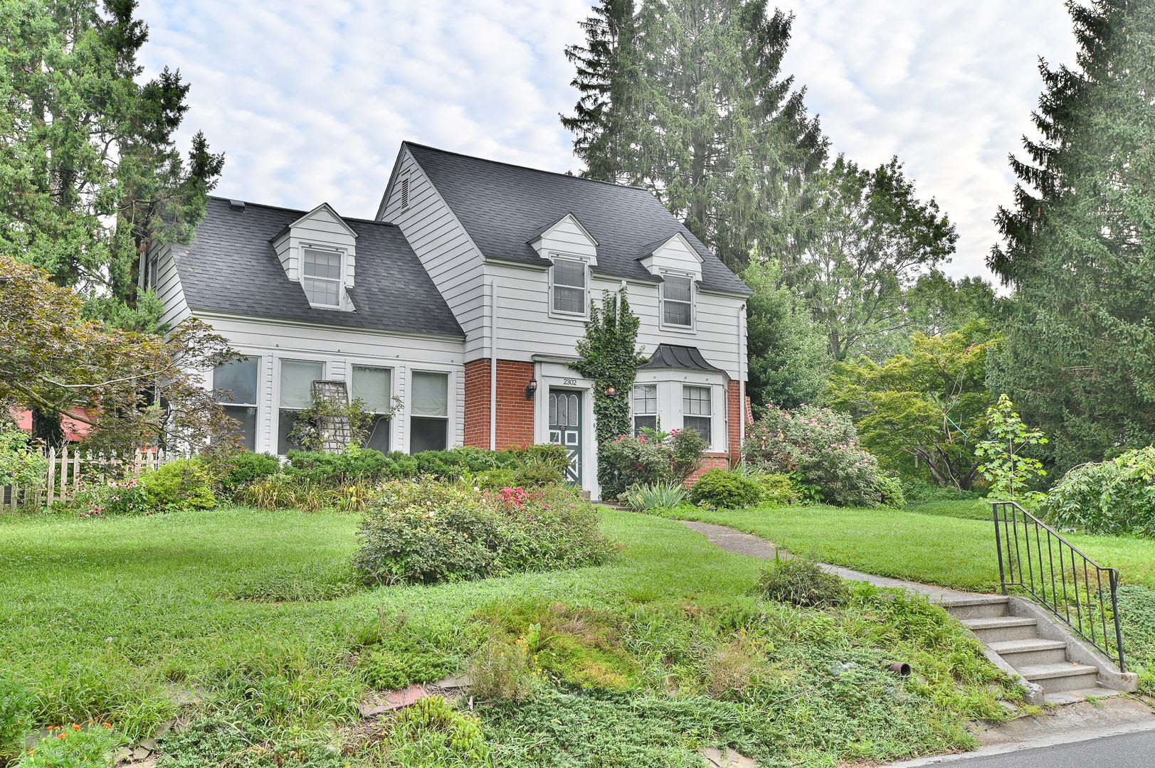 Beautiful Single Family in Bellevue Park – photo 2