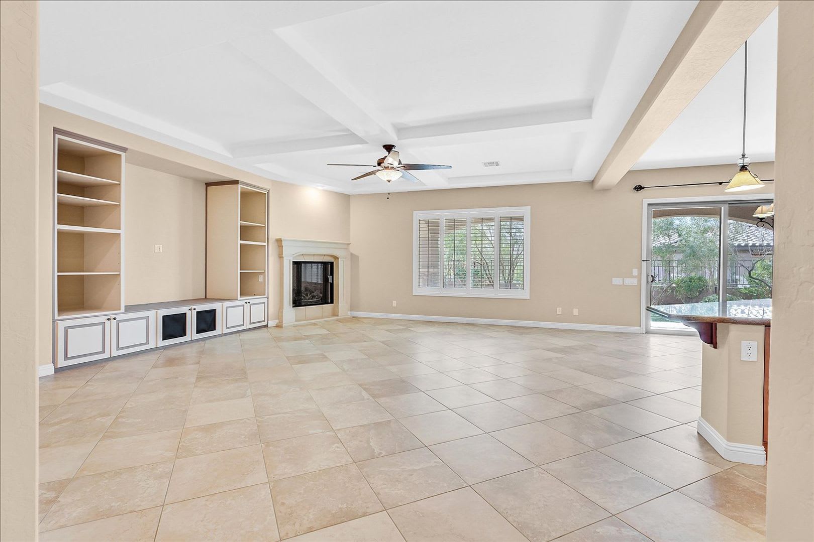 Stunning 1-story home in the prestigious Club at Madeira Canyon guard gated community! – photo 4