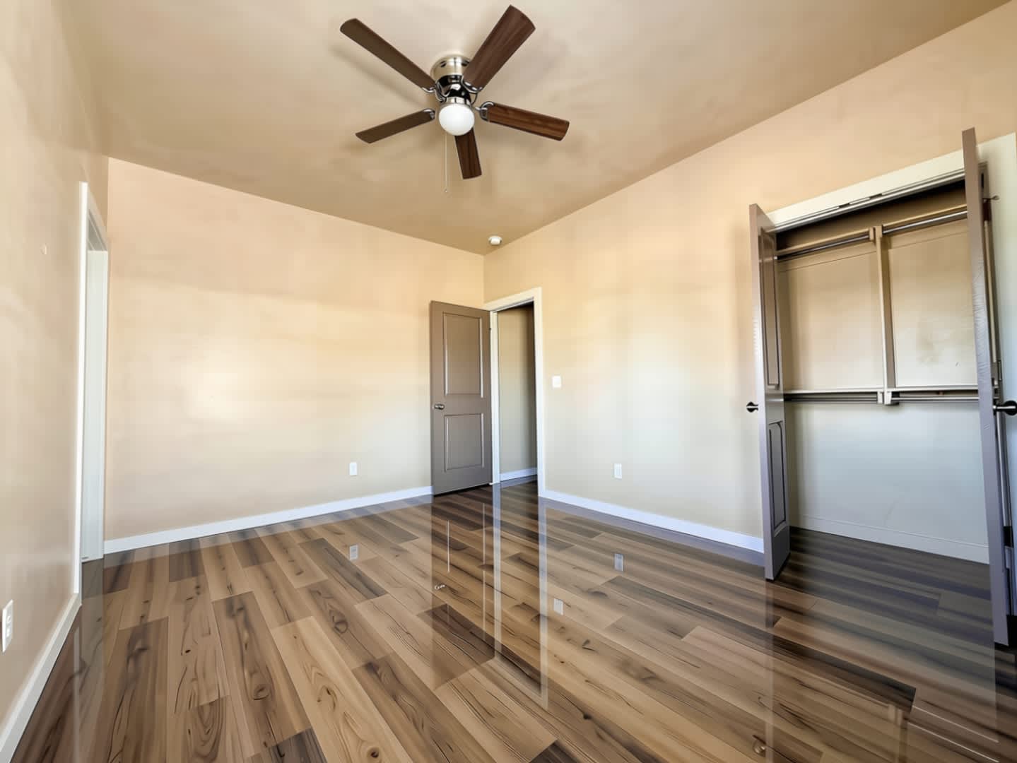 Modern 2-Bedroom Duplex Unit – photo 4