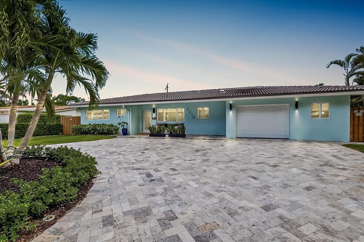 2210 NE 34TH Court – photo 2
