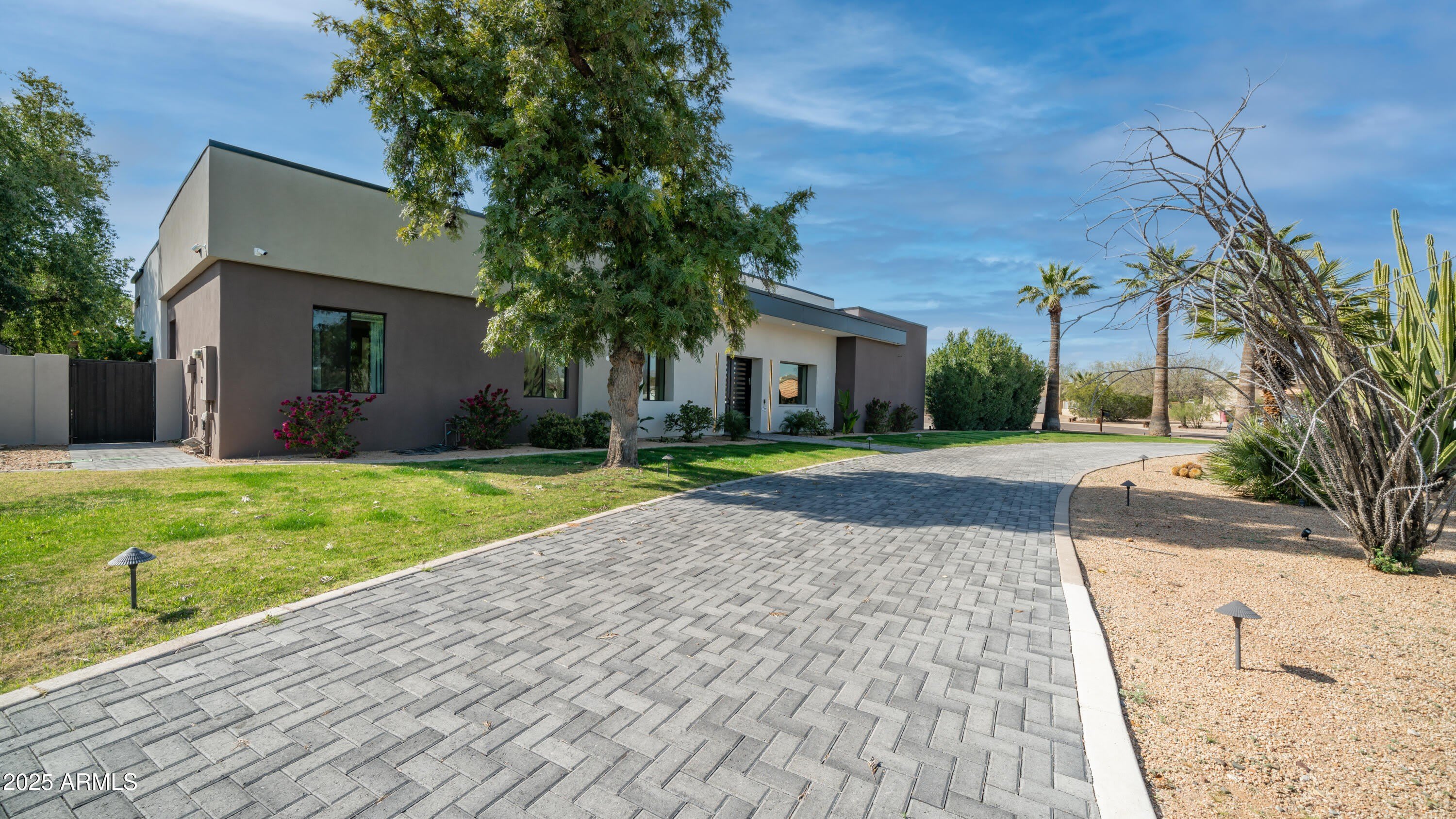 7417 E Paradise Drive – photo 3