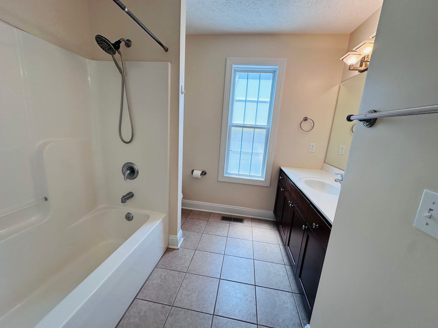 3 Bedroom 2.5 Half Bath Townhouse with 2 Car Garage – photo 4