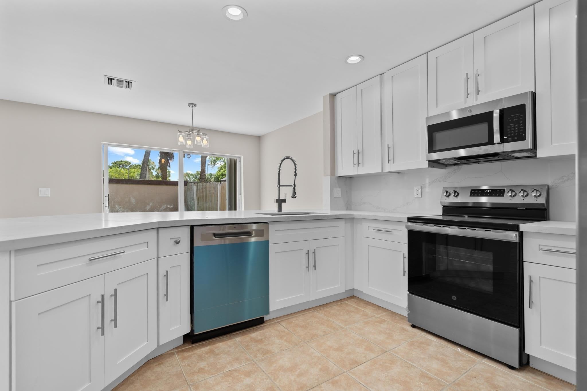 4250 NW 1st Place – photo 4