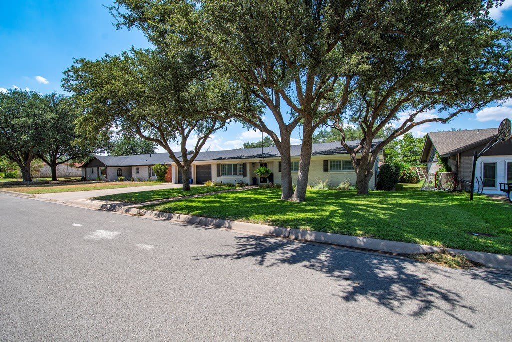 2610 Frontier Dr – photo 3