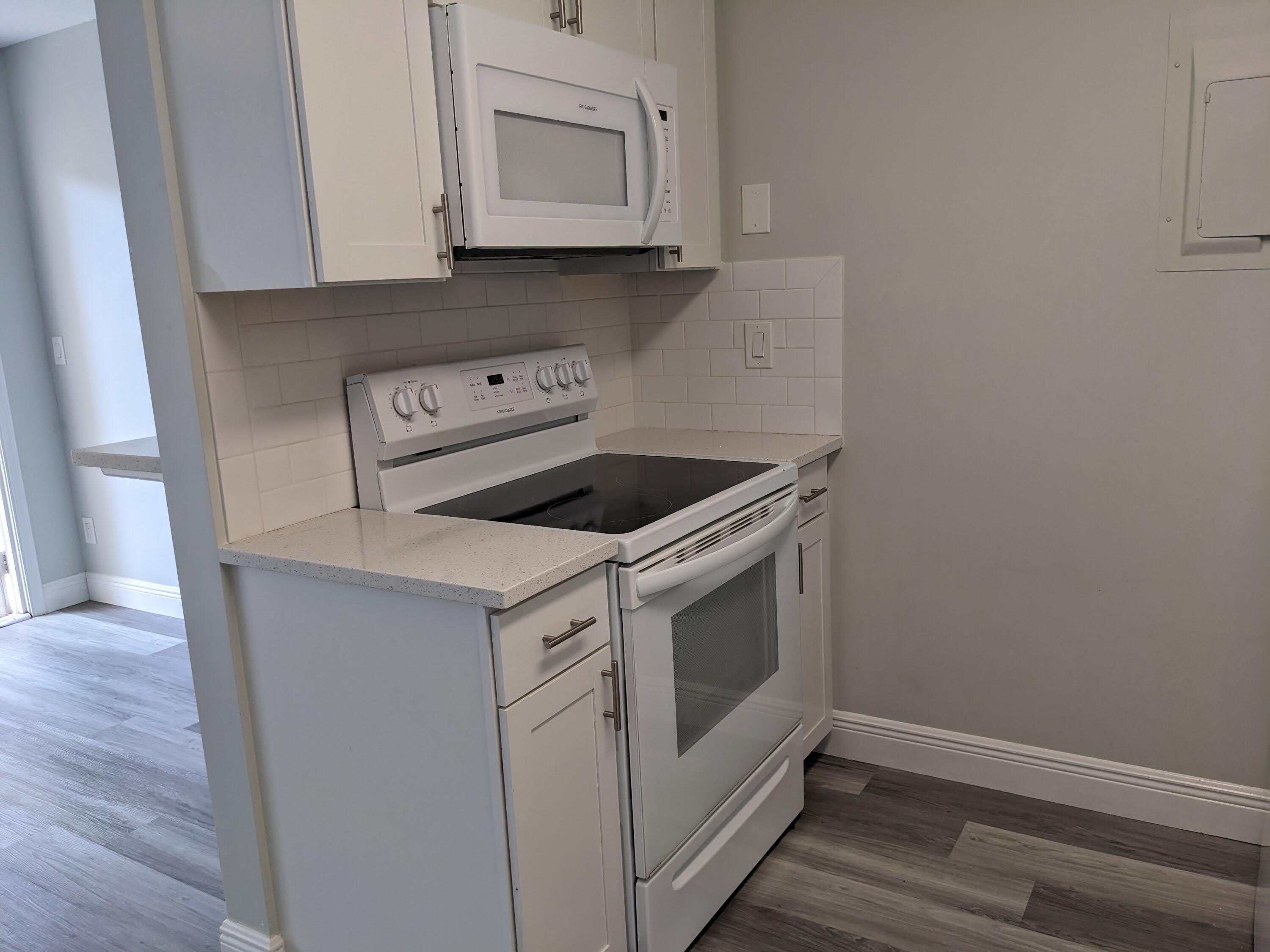 633 EXECUTIVE CENTER Drive – photo 4
