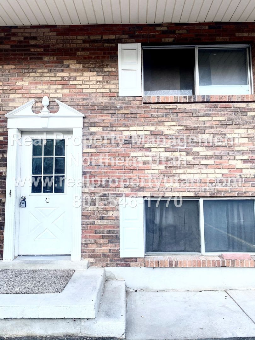 2 Bed 1 5 Bath Clearfield Townhome Available – photo 1