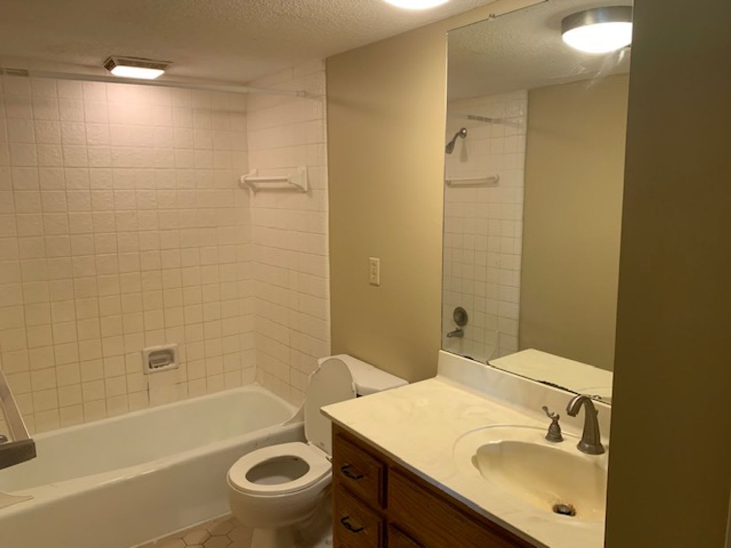 1BD/1BA Condo located in Germantown! – photo 4