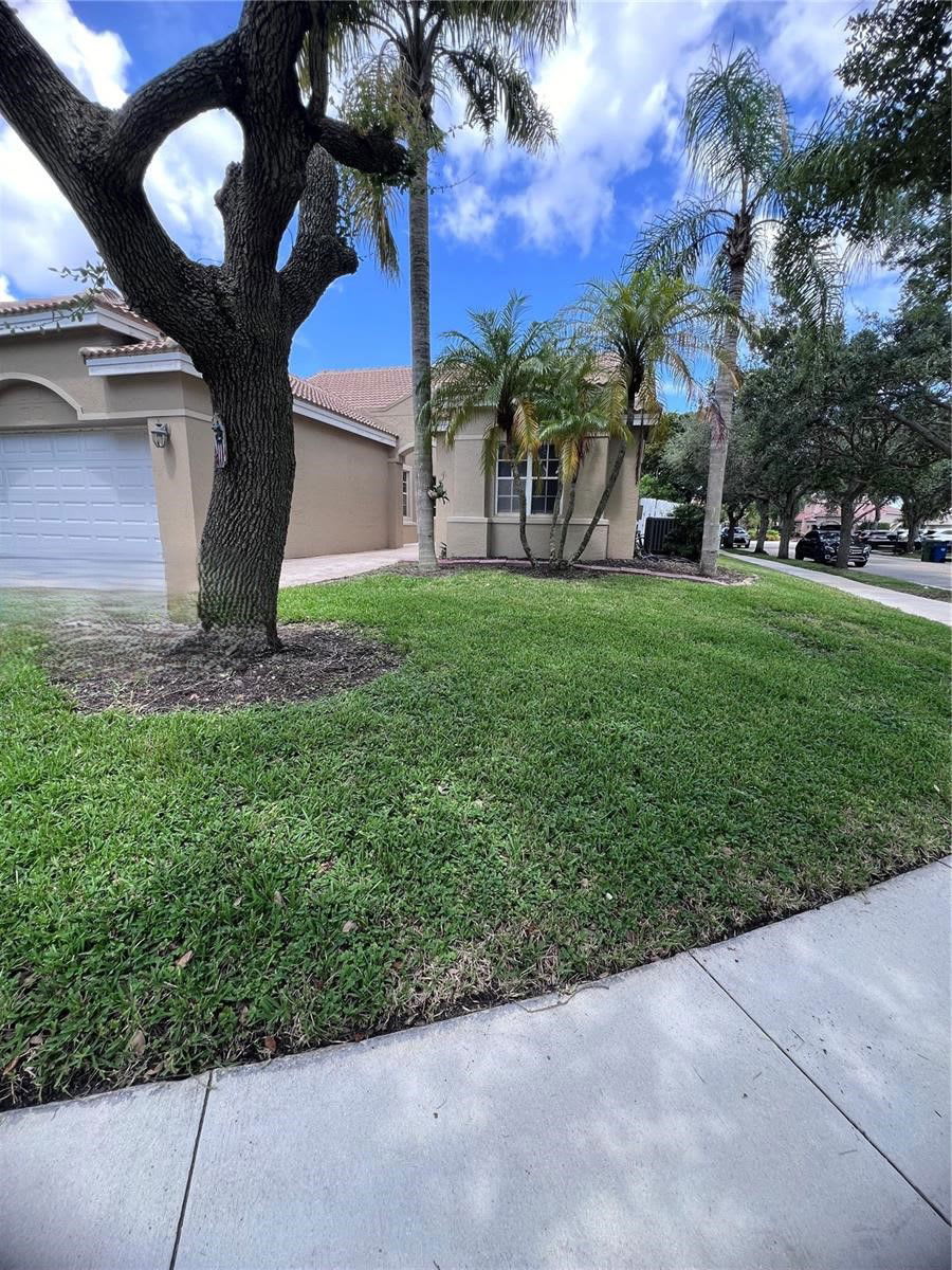 1371 Bayview Circle – photo 2